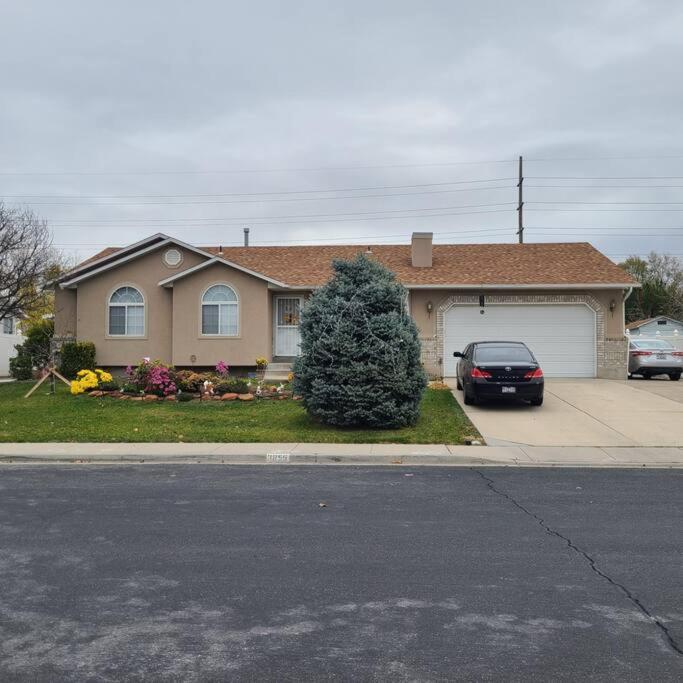 Entire Huge Basement! Fast Wifi! Private Entrance! Vila Salt Lake City Exterior foto